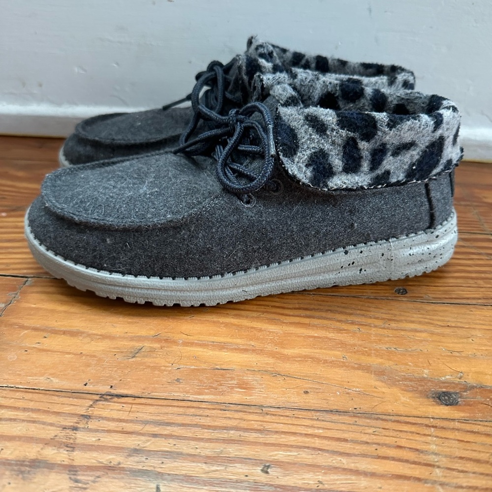 Hey Dude Shoes Womens 8 Gray Cheetah Britt Slip On Loafers Preppy Casual